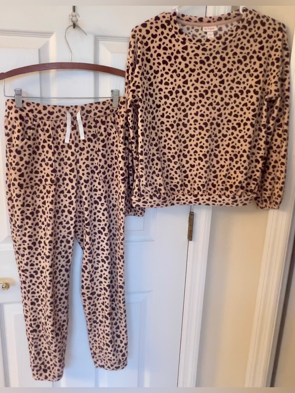Cat & Jack Kids Snuggly Soft 2 PC Pajamas Set Beige w Brown Hearts Sz L (10/12)
